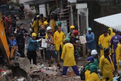 Parte de um prédio residencial desabou no Conjunto Beira-Mar, localizado na Rua Dr. Luiz Inácio de Andrade Lima, no Janga, em Paulista, no Grande Recife (PE), nesta sexta-feira, 07 de julho de 2023.
