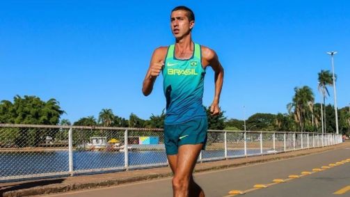 Caio Bonfim aparece correndo na marcha atletica