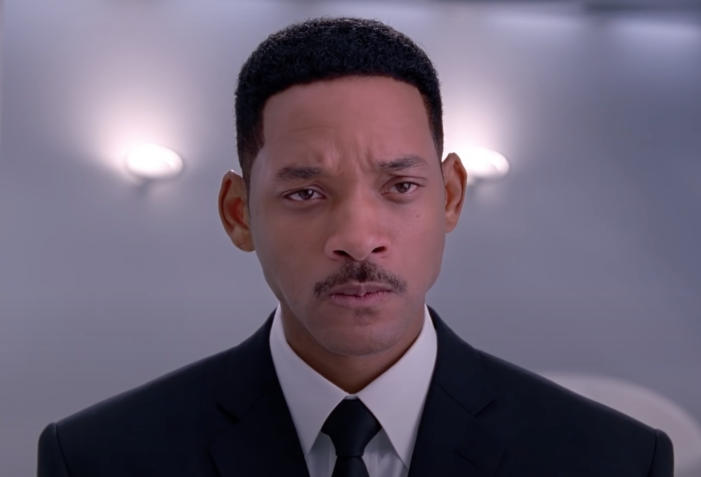 Um extraterrestre volta no tempo para matar o agente K e o agente J precisa salvar-lo. / Divulgação/Trailer Oficial