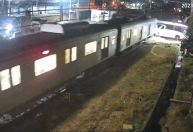 Ônibus é atingido por trem após avançar sinal em cruzamento e deixa 19 feridos no RJ; veja
