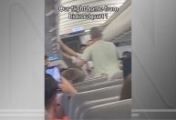 Vídeo: passageiro tenta abrir porta de avião momentos antes da decolagem; veja