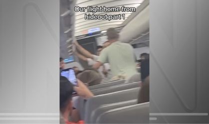 Vídeo: passageiro tenta abrir porta de avião momentos antes da decolagem; veja