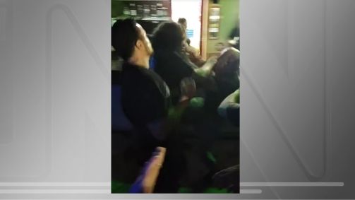 Homem faz saudação nazista em show do Sepultura no Ceará e é agredido