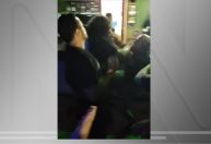 Homem faz saudação nazista em show do Sepultura no Ceará e é agredido