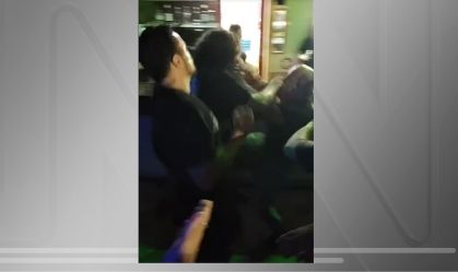 Homem faz saudação nazista em show do Sepultura no Ceará e é agredido