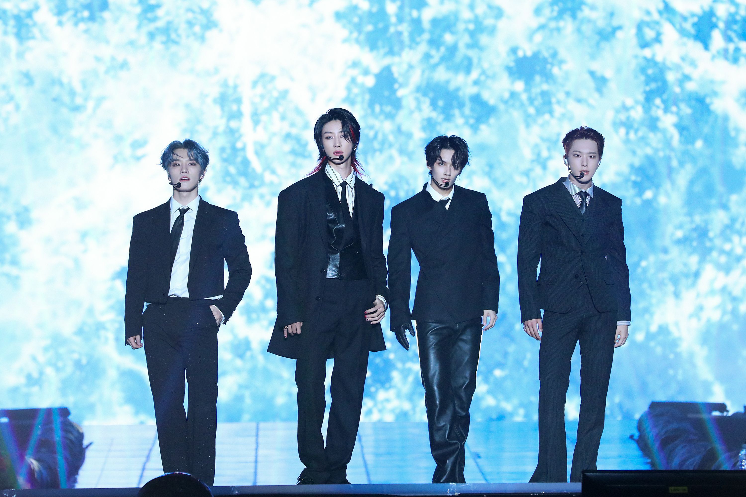 SEVENTEEN entrega show de quase quatro horas cheio de energia na