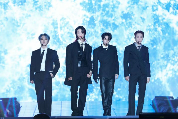 Da esquerda para a direita: Dino, The8, Jun e Hoshi, que compõem o Performance Team. / PLEDIS Entertainment