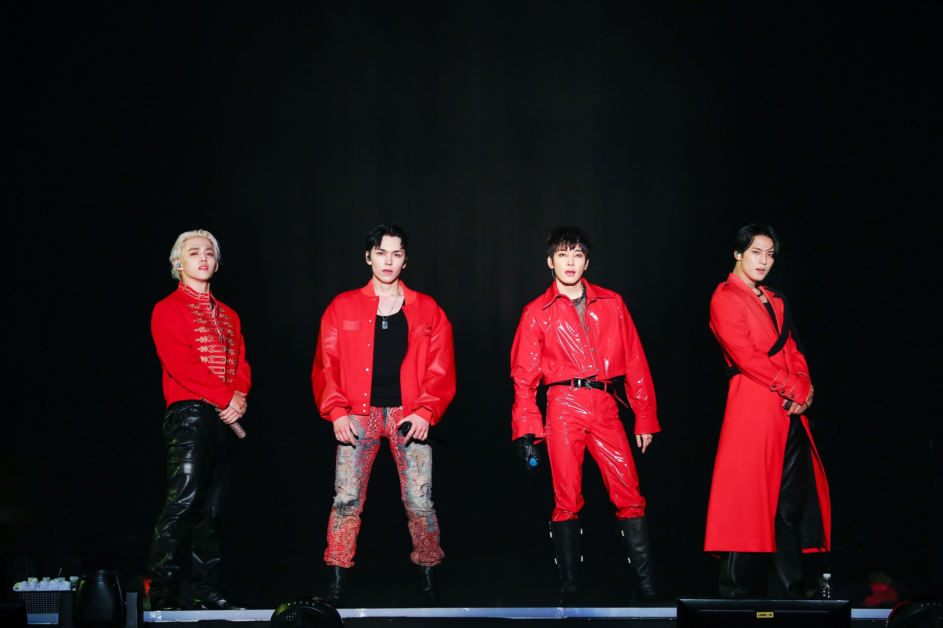 SEVENTEEN entrega show de quase quatro horas cheio de energia na