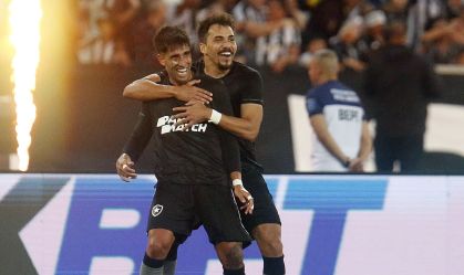 Imagem de destaque do post: Botafogo vence o Bragantino e dispara na liderança do Campeonato Brasileiro