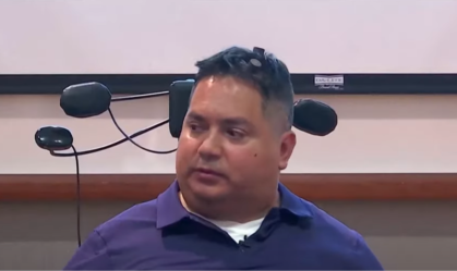 Keith Thomas recuperou os movimentos do corpo após implantar chips com algorítimos de inteligência artificial no cérebro