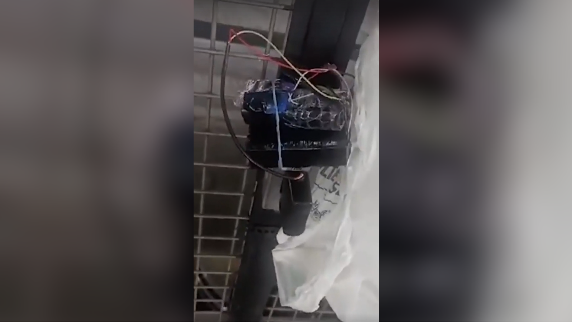 Funcionários da limpeza da estação acharam que bateria de rádio poderia ser uma bomba
