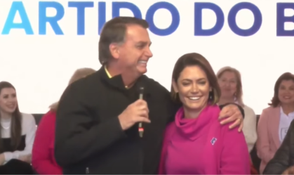 Michelle publica carta que recebeu de Bolsonaro em aniversário de casamento