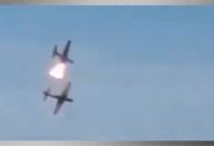 Colisão entre aviões da Força Aérea Colombiana deixa um morto; veja