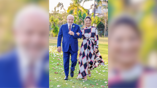 Lula e Janja enquanto caminham durante a cerimônia do casamento de Randolfe Rodrigues