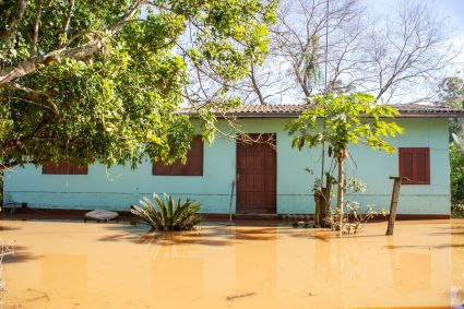 Pontos de alagamento na cidade de Taquara, no Rio Grande de Sul, após o transbordamento Rio dos Sinos, que cruza o município, em junho de 2023