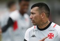 Vasco: disposição de Medel em treino empolga torcida; assista!
