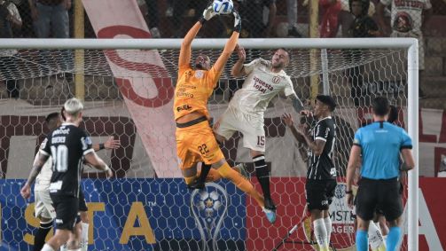 Carlos Miguel faz defesa em Universitario x Corinthians