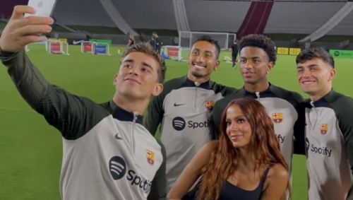Anitta visita treino do Barcelona nos Estados Unidos