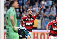 Flamengo domina Grêmio em Porto Alegre e está perto de mais uma final da Copa do Brasil
