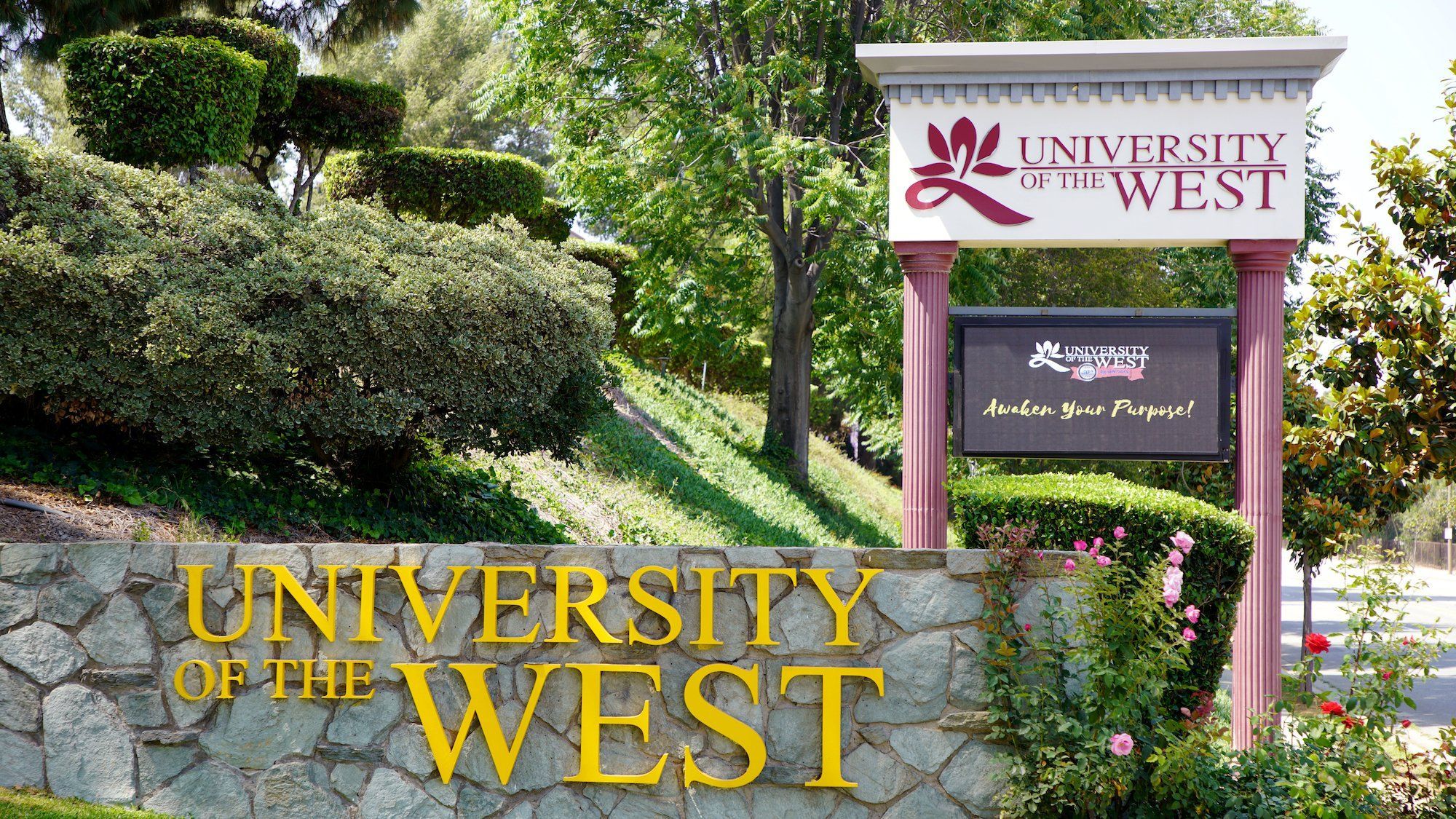 Entrada da University of the West, na Califórna / Divulgação/University of the West