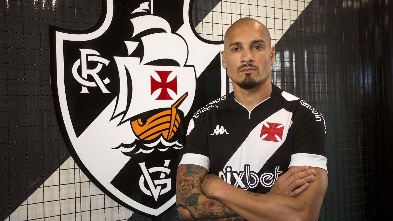 Maicon foi apresentado no Vasco