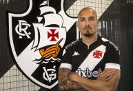 Vasco apresenta Maicon: “Não tinha como não ter esse clube na carreira”