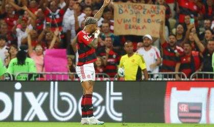 Gabigol comemora seu 150º gol com a camisa do Flamengo