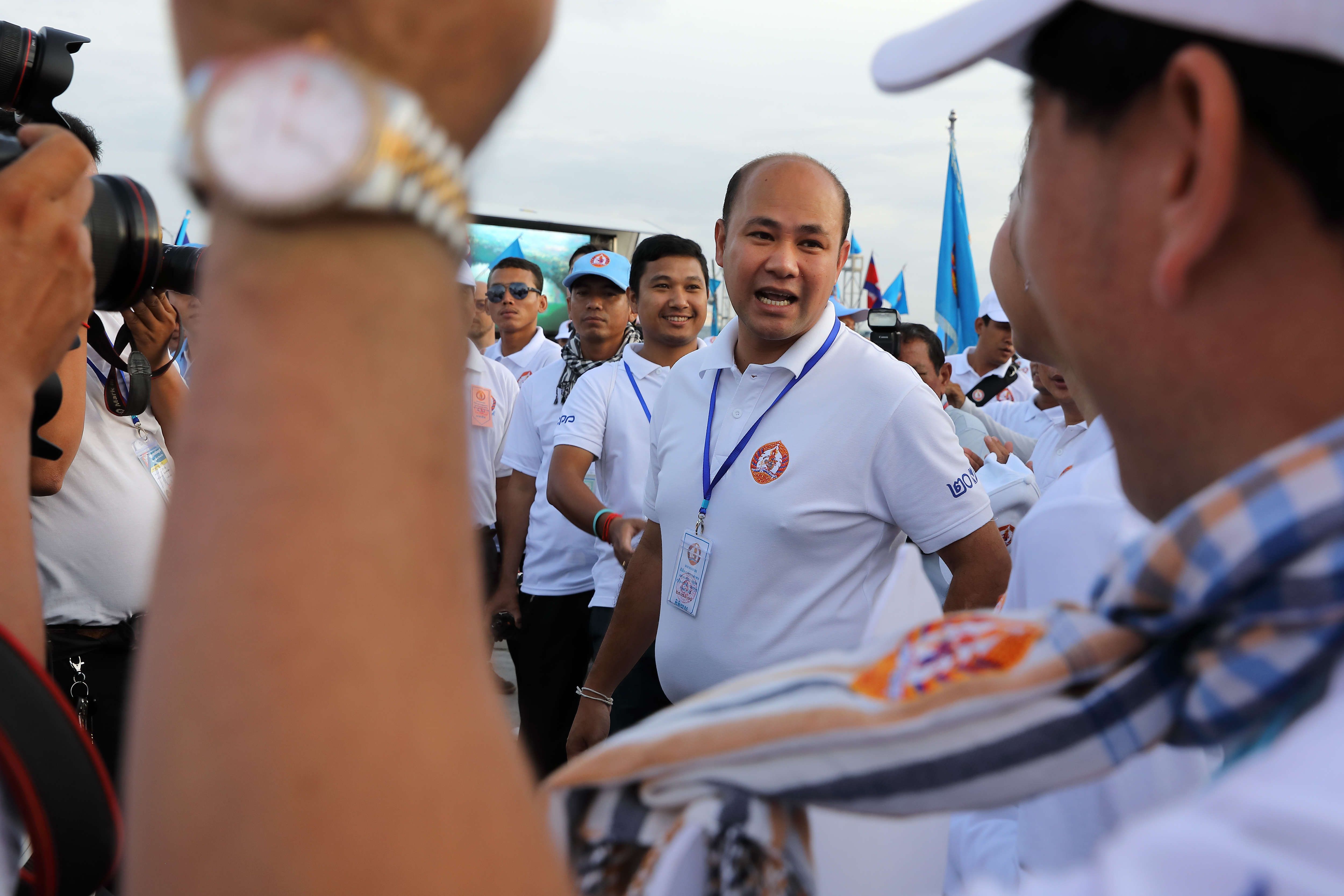 Hun Manet, filho do primeiro-ministro do Camboja, Hun Sen, e líder do Partido do Povo Cambojano (CPP), participa de uma manifestação em massa no último dia de campanha para as eleições gerais de 2018. / Satoshi Takahashi/LightRocket via Getty Images