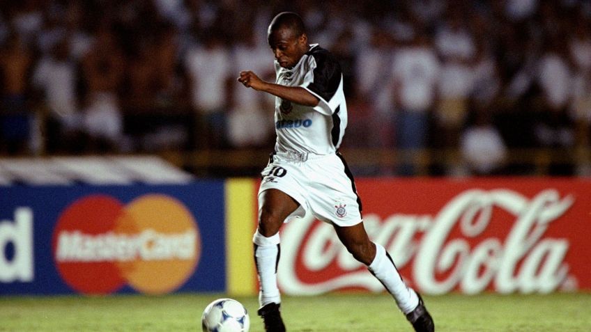 Edilson Capetinha no Mundial de Clubes de 2000 • Tom Shaw/Allsport