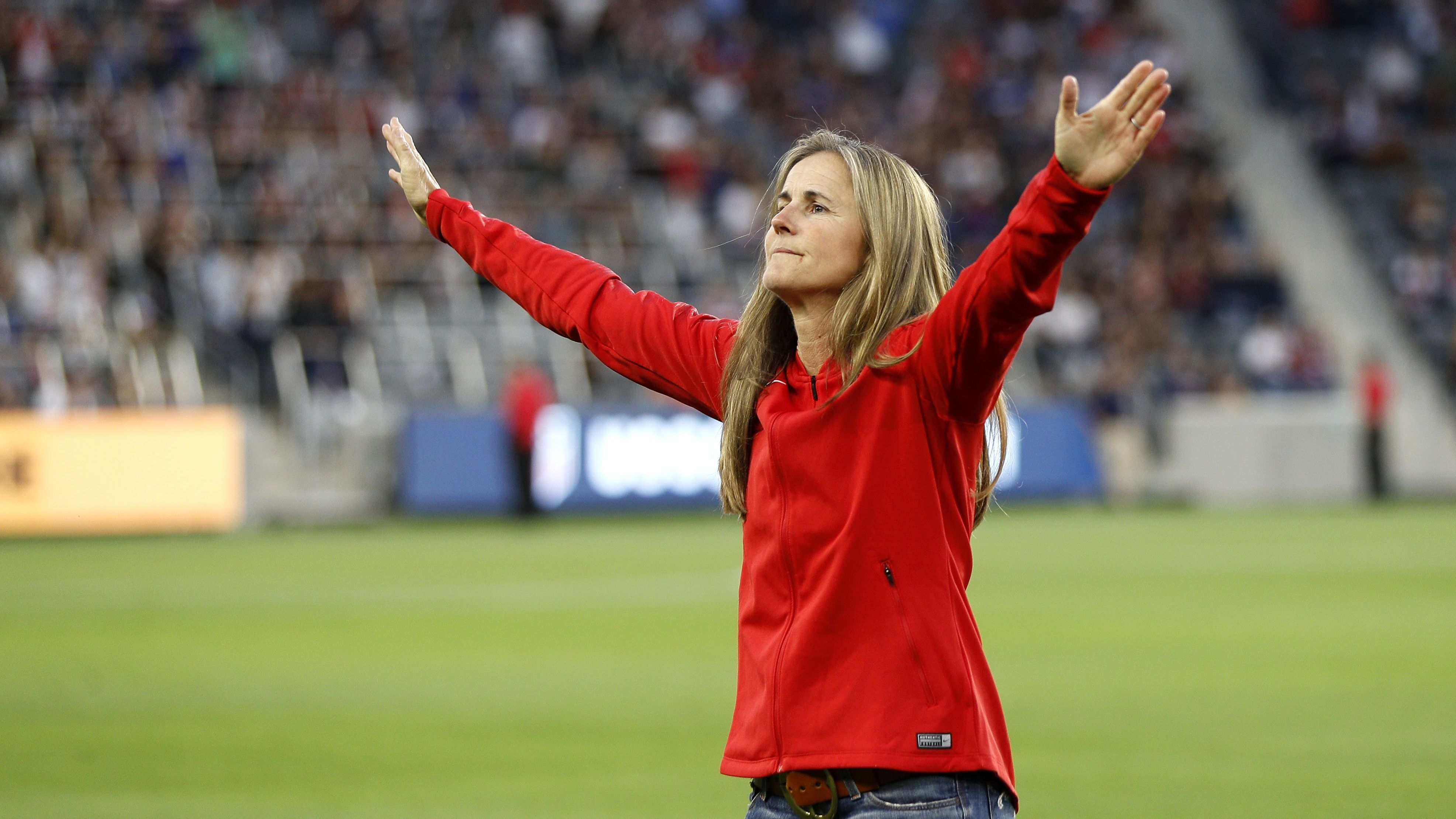 Brandy Chastain é uma das maiores jogadoras de futebol dos Estados Unidos