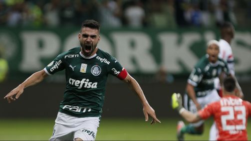 Bruno Henrique comemorando gol com a camisa do Palmeiras