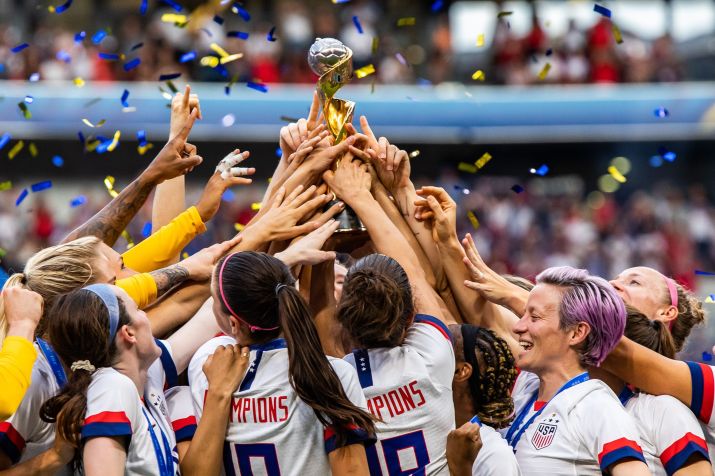 Seleção dos Estados Unidos comemora o título da Copa do Mundo Feminina de 2019, após vitória sobre a Holanda por 2 a 0 na grande final / Photo by Mikoaj Barbanell/SOPA Images/LightRocket via Getty Images