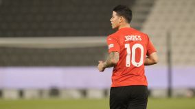 James Rodríguez com a camisa do Al-Rayyan, do Catar