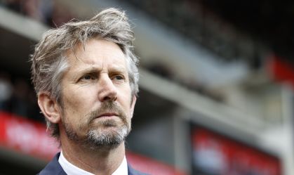 Ex-goleiro Van der Sar sofre AVC e está na UTI