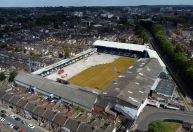 Estreia do modesto Luton Town em casa na Premier League é adiada por falta de estrutura
