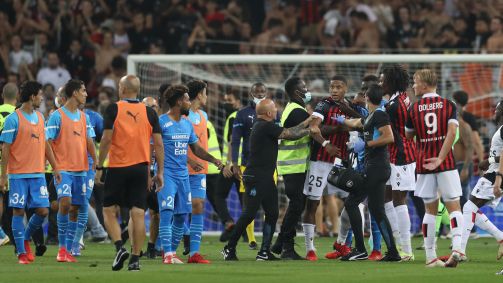 Jogo entre Olympique e Nice, em 2019, teve confusão em campo e invasão de torcedores