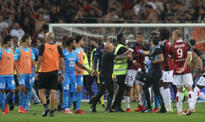 Jogo entre Olympique e Nice, em 2019, teve confusão em campo e invasão de torcedores