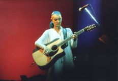 A cantora e compositora Sinead O&#039;Oconnor se apresenta no Riverfest em St. Paul, Minnesota, em 1º de agosto de 1990