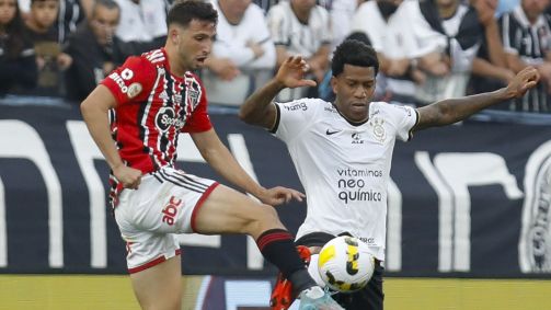 Corinthians e São Paulo em partida do primeiro turno do Brasileirão