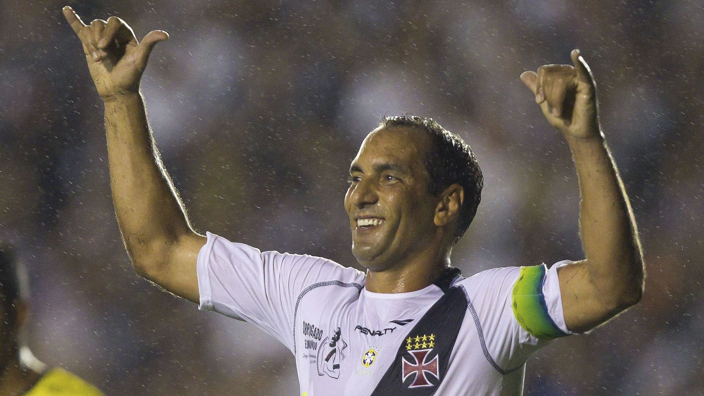 Edmundo em sua despedida do futebol, em 2012