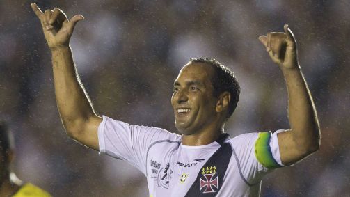Edmundo em sua despedida do futebol, em 2012
