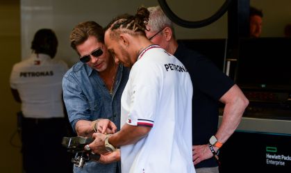 Brad Pitt, Lewis Hamilton e Tim Cook, presidente da Apple