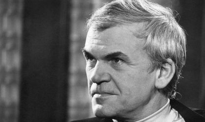Morre Milan Kundera, autor de "A Insustentável Leveza do Ser", aos 94 anos