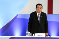 Reeleito, premiê do Camboja ocupa poder há 38 anos reprimindo opositores e prepara filho para sucessão