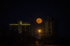 Imagem da Superlua em Bagda, no Iraque