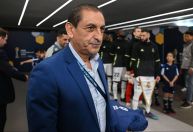 Vasco fecha com técnico argentino, que chega ao Brasil nesta quarta para assinar