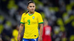 Debinha é a terceira maior artilheira na história da Seleção
