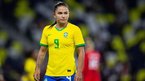 Debinha é a terceira maior artilheira na história da Seleção
