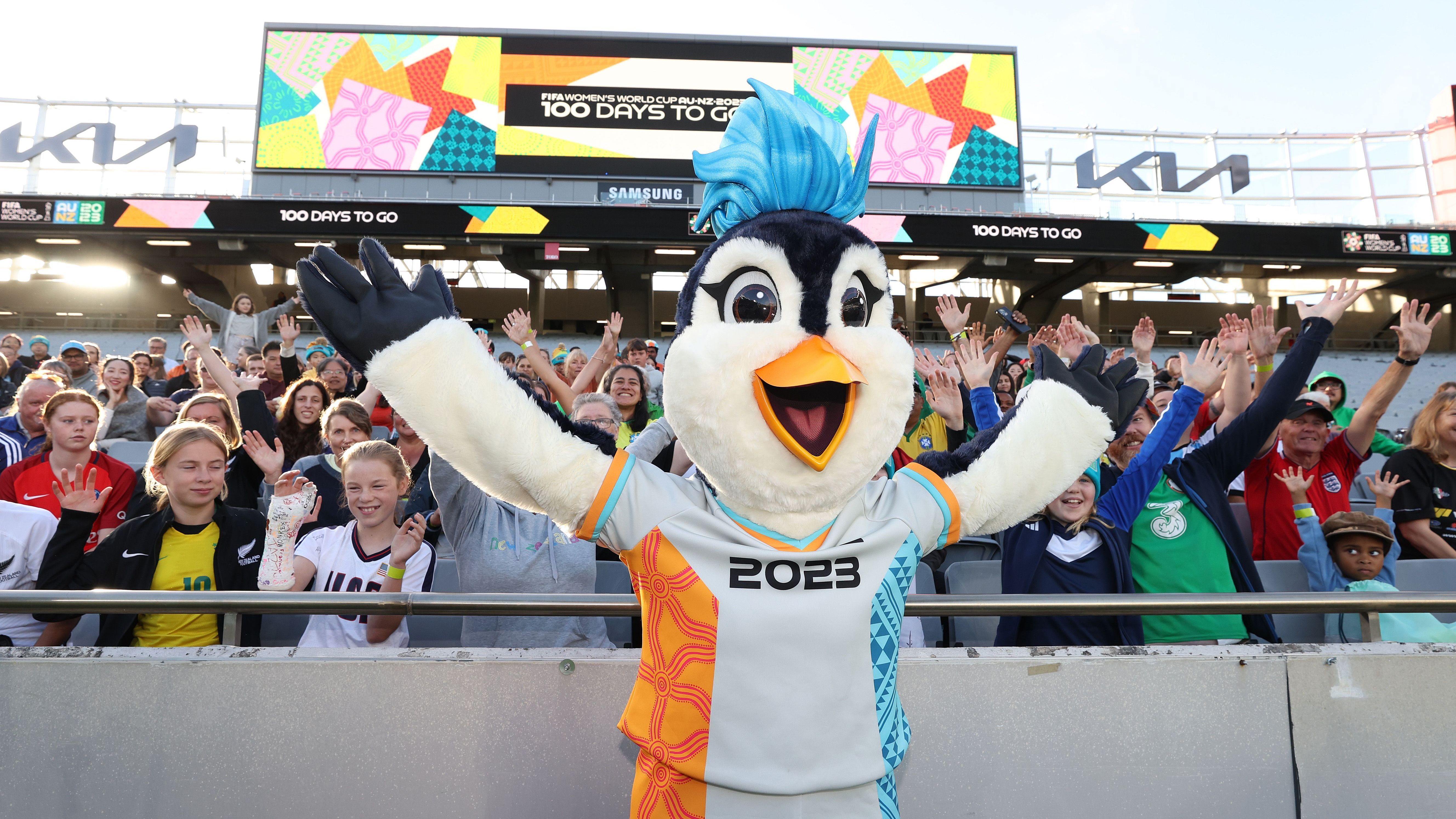 Tazuni, mascote da Copa do Mundo Feminina, no Eden Park, estádio que recebe o jogo de abertura