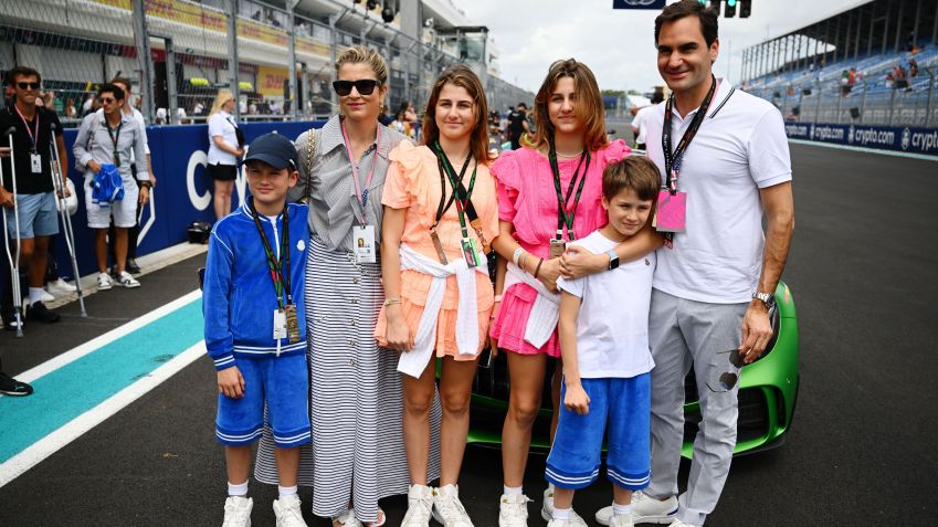 Federer com a esposa Mirka e os filhos / Clive Mason - Formula 1/Formula 1 via Getty Images